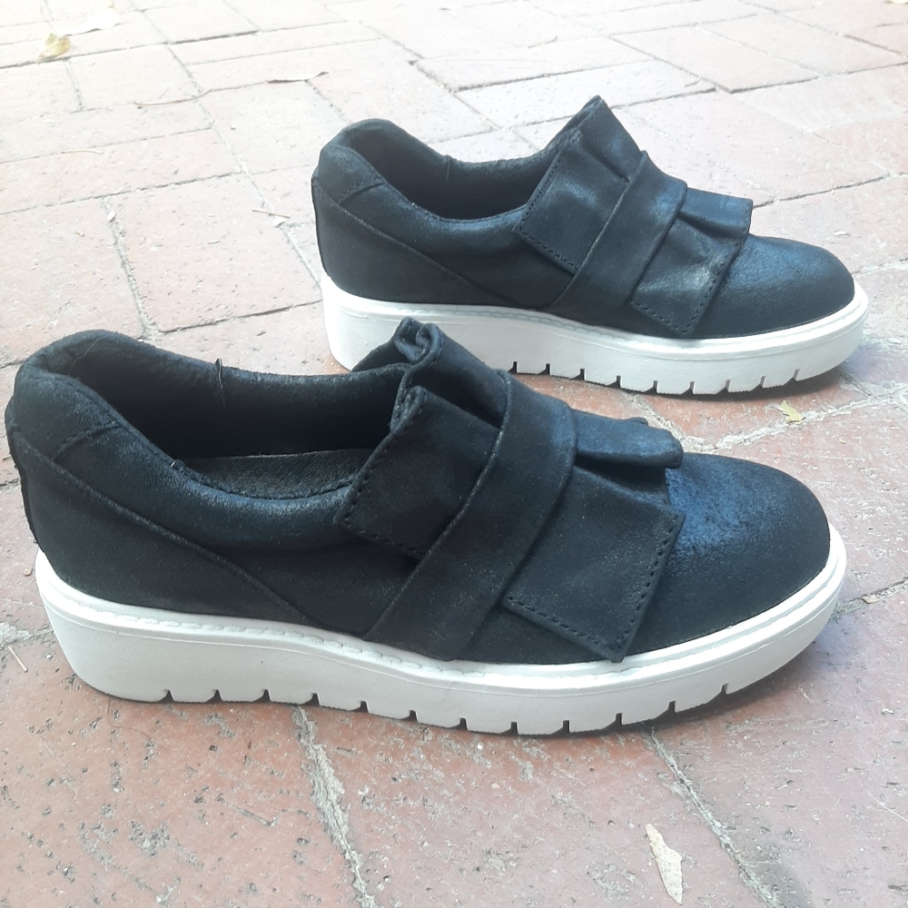 COFI LEATHERS Ruffle Sneaker